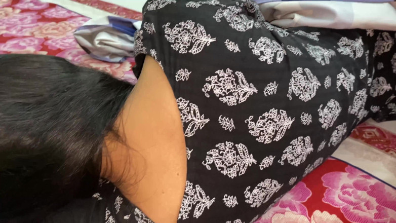 Desifilmy45: Berkongsi Katil Dengan Bhabhi Punjabi Dan Mengongkek Pantat Besarnya