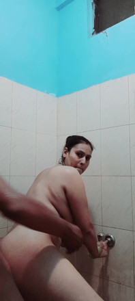 Prysznic Puja Bhabhi