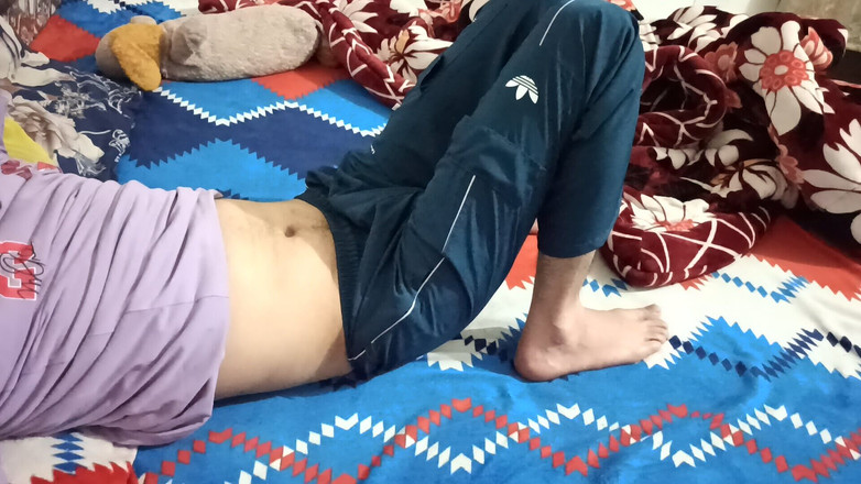 Desi__Panda: Il refuse, mais je touche sa bite puis lui fait...