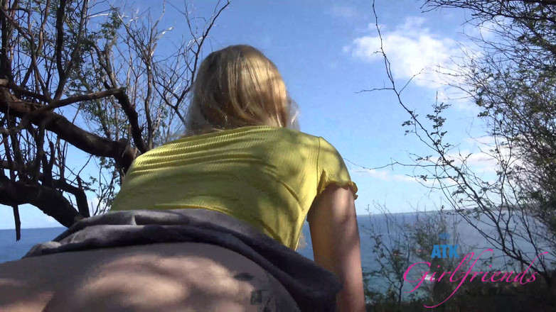 ATK Girlfriends: Liburan Virtual