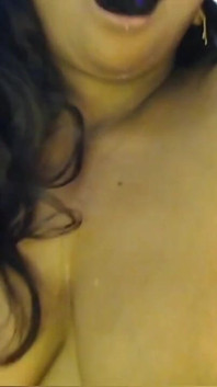 Ragazza sexy calda tette pressa gug in bocca spettacolo dildo show.