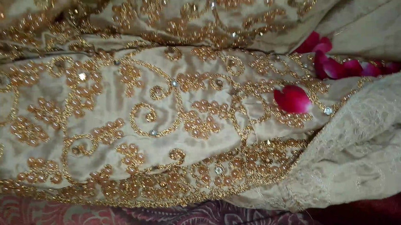 QueenbeautyQB: İlk gece - Hintli karı koca birlikte seks yapıyor tam video -...