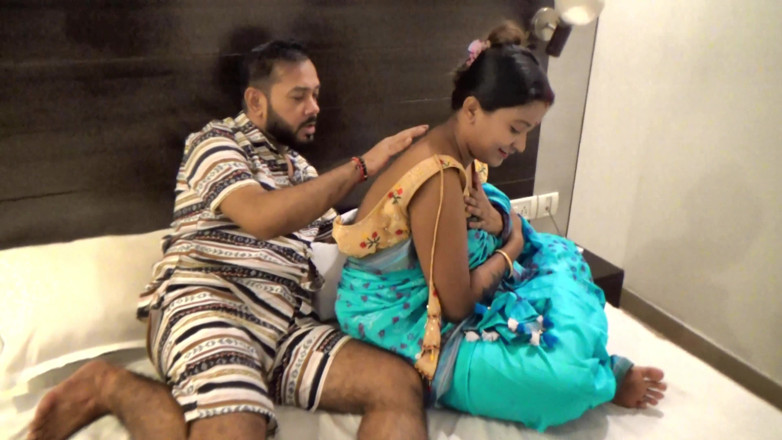 Anjalisingh_sexy: Dua kawan menggoda pembantu rumah mereka yang cantik dan membuat...