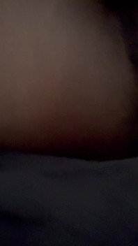 Je me rends excitée en attendant