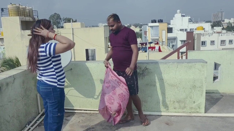 Sona bhabhi: पहली बार मैं अपनी सौतेली बहन को छत पर चोदता हूं, भारतीय सौतेला भाई और सौतेली बहन का सेक्स वीडियो