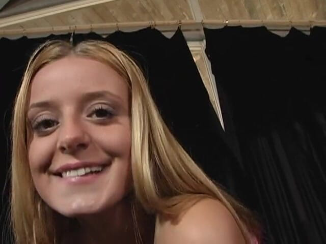 Threesome and GangBang: cycata nastolatka amator robi ręczną robotę aż do wytrysku