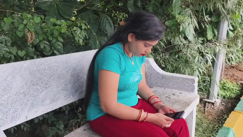 Sona bhabhi: Soția desi Odia se bucură cu iubitul ei în parc