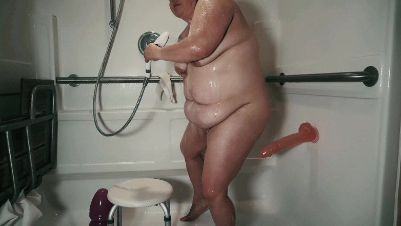 SexyNEBBW: Banho de masturbação com o monstro roxo