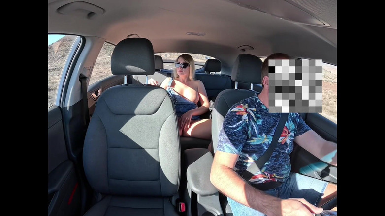 Emma Voyeur: Awek tiada seluar dalam melancap dalam teksi