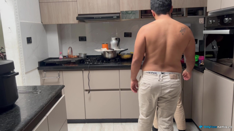 Roxxan: Sesso intenso in cucina con mia moglie!