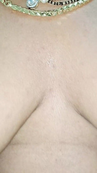 Cặp đôi Tamil Desi nóng bỏng bú sâu vào cổ họng và làm tình