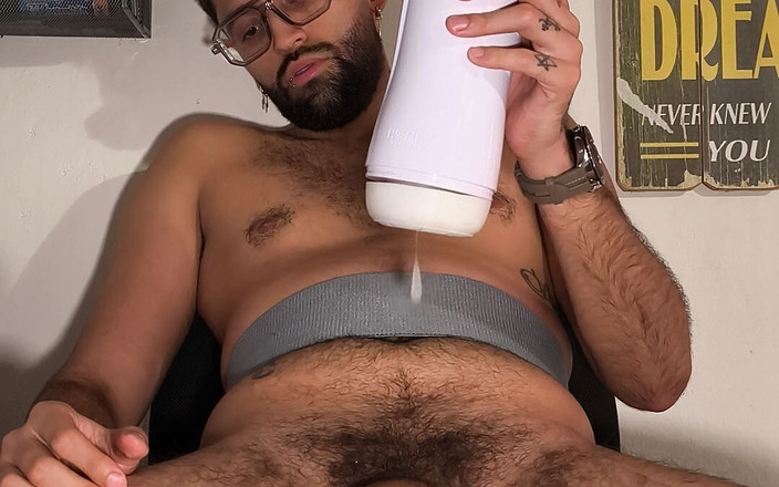 Camilo Brown: 私のお気に入りのおもちゃが私の大きなチンポをハンズフリーで吸うように、イクことなくどれだけ長く抵抗できるか見てみましょう