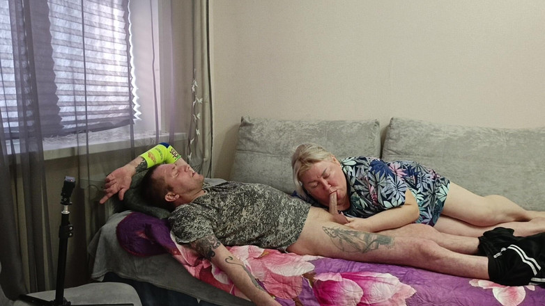 Zona901: 그녀의 입에 핫한 정액의 일부를 얻기 위해 깊은 오럴을하는 이웃