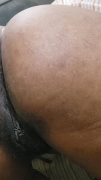 Sexy chlupatá kundička s velkým zadkem šuká v hardcore domácí sex tape