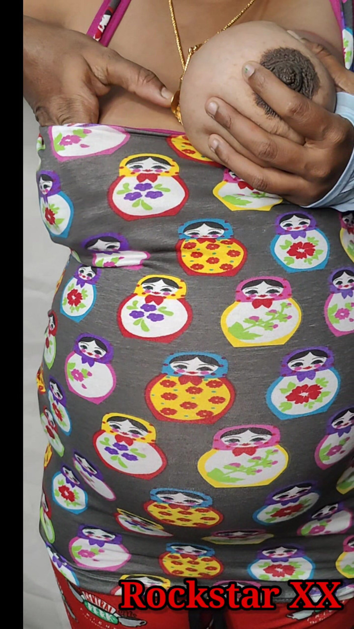 Rack star XX: देसी घर की पत्नी के स्तन तेल मालिश में ऊँगली करना