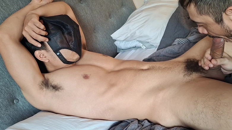 Bare skin man: Není možné nevystříkat hluboký orál
