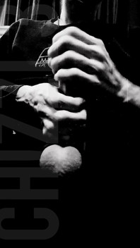 B&w gioca con il cazzo con sborrata