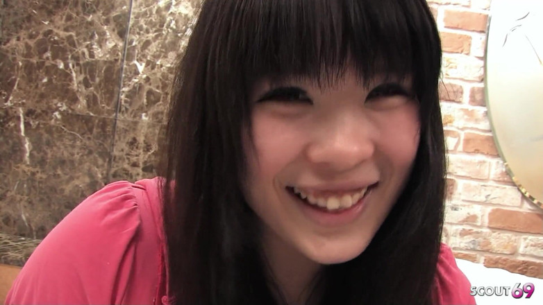 Asian porn collection: Gadis remaja jepang dengan toket besar alami lagi asik nyepong...