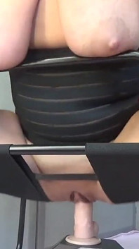 Speciální židle na dildo zblízka