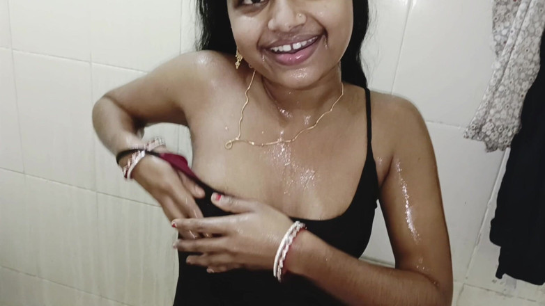 AmpleOunce283: Bintang Sudipta Mandi Mms Di Bilik Air