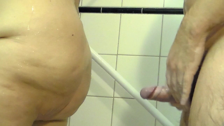 Sex hub couple: 샤워 중 뒤에서 따먹히는 Jen