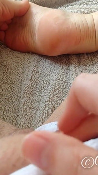 Orgasme 4k dans une culotte en dentelle blanche avec masturbation