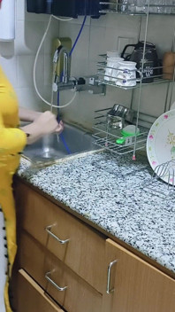 Encuentro a mi madrastra cachonda en la cocina - porno en hindi