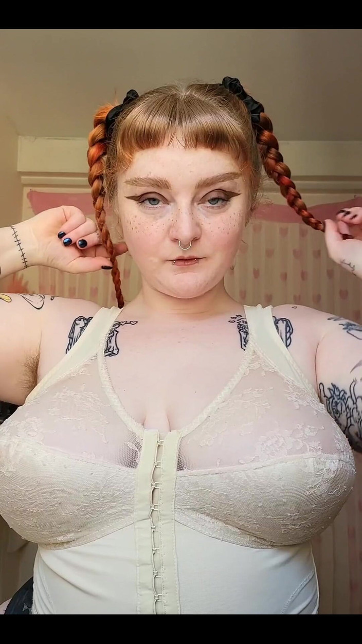 Bunny Royle: Akhir pekan ini aku melakukan sesi pemujaan ketiak paling menakjubkan