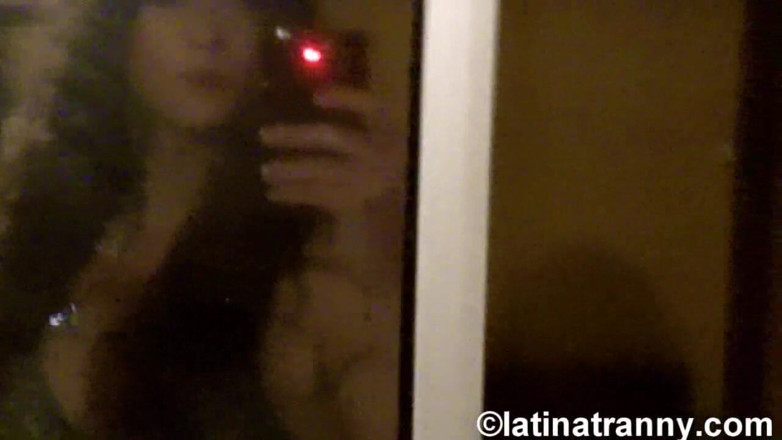 Nikki Montero: Tesão transgênero hardcore dildo insere o cu