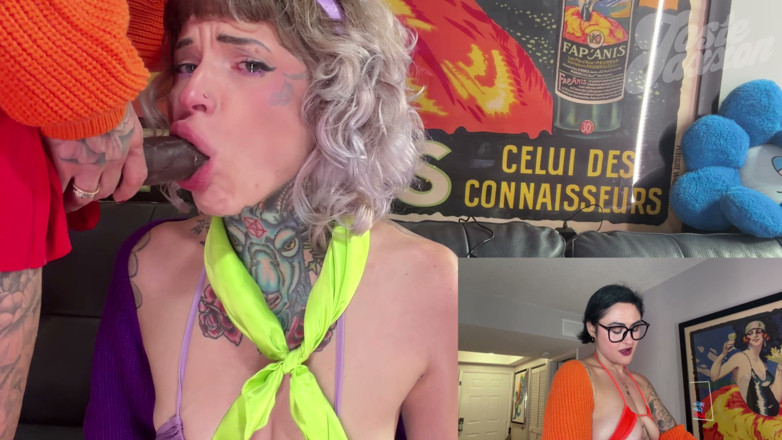Josie Jaxxon: Cosplay BBC Strap on Blowjob: Velma Doms Daphne
