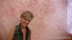 Spungy Gunk Films: 性感熟女Paige little骑乘一个sybian