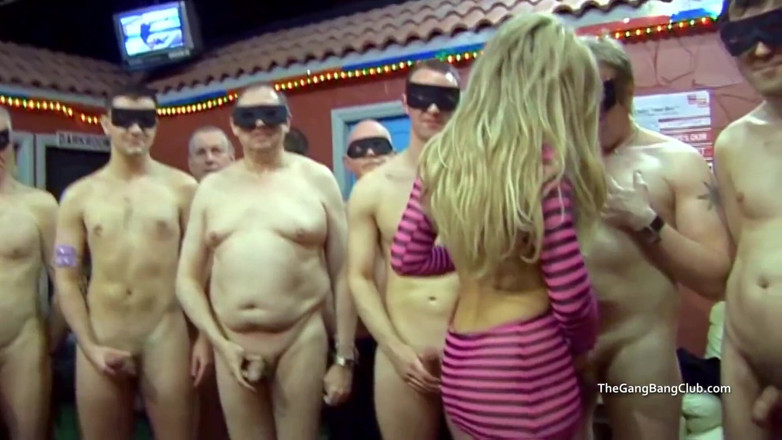 The Gangbang Club: Duo di bionde bollenti e veri ragazzi odinanti