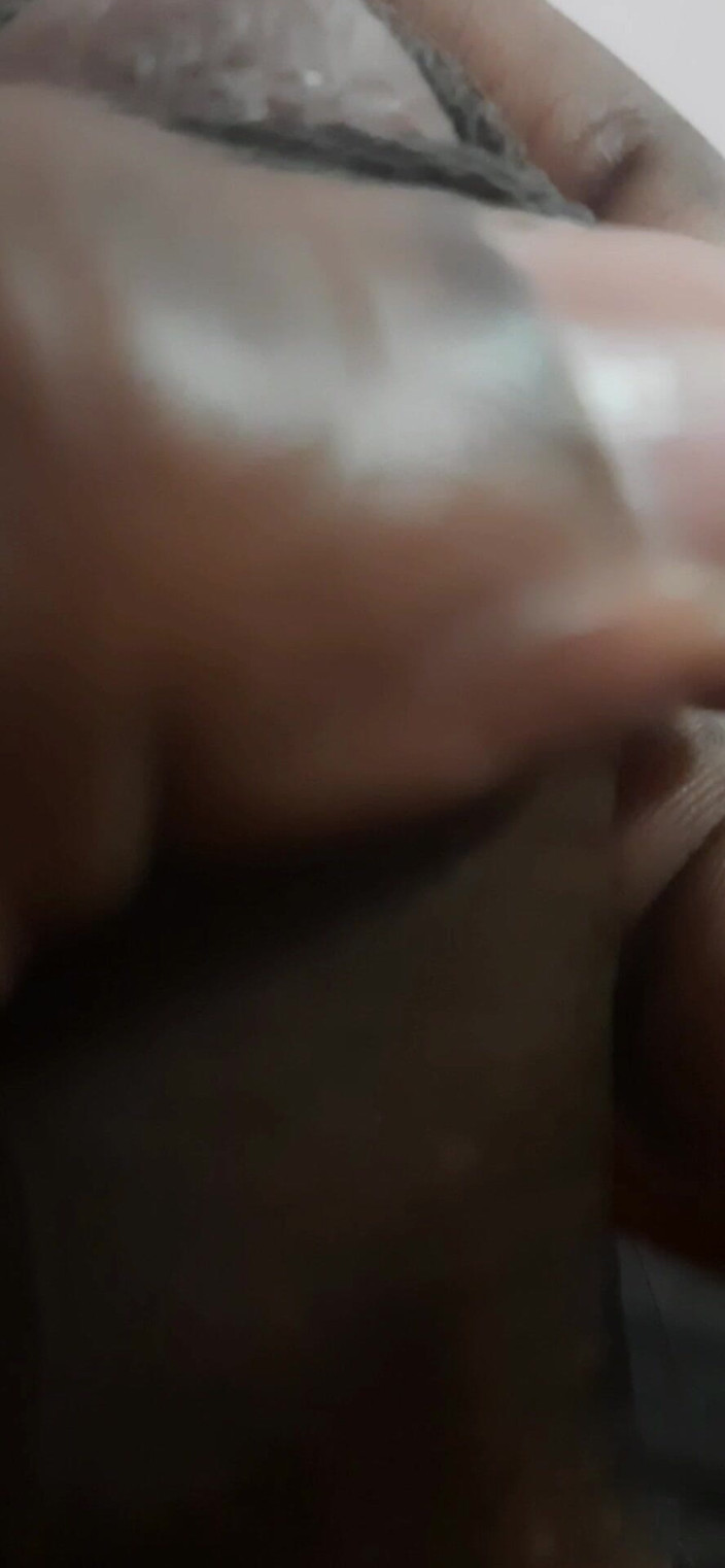 Lubina45: Nachází potěšení v samotě ve své ložnici.