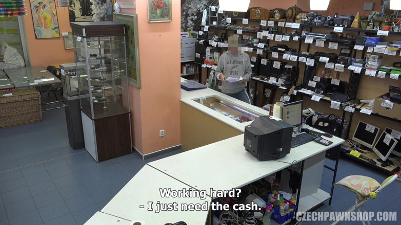 Czech Pawn Shop: Český zastavárna 1: žena s kabelkou ráda polyká