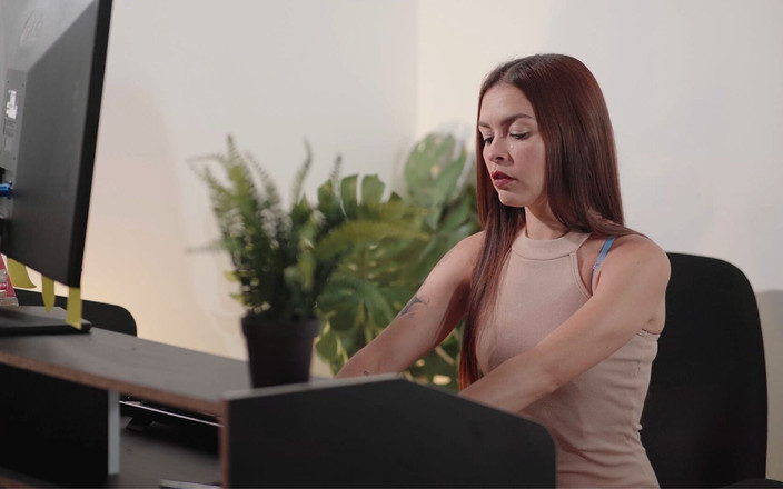 Tommyverga: Idealny tyłek szczupły pieprzy posłańca