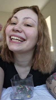 Giantess seni götüne sokuyor