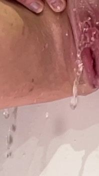 Sporco sub piscio troia milf piscia e viene incazzato per divertimento!