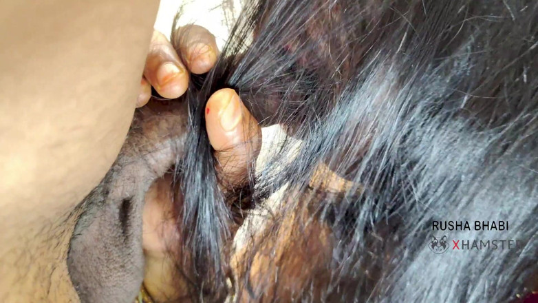 RUSHA BHABI: Une belle bhabhi desi indienne se fait baiser par son...
