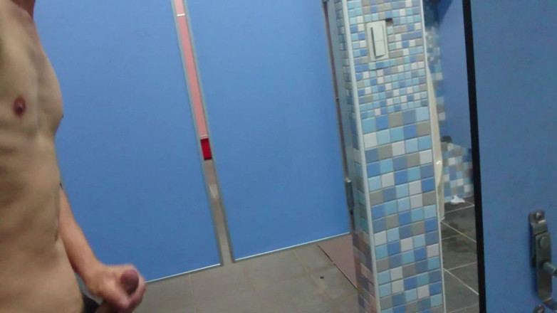 Gaysian fun: Publiczna toaleta pisuar nago szarpnij się