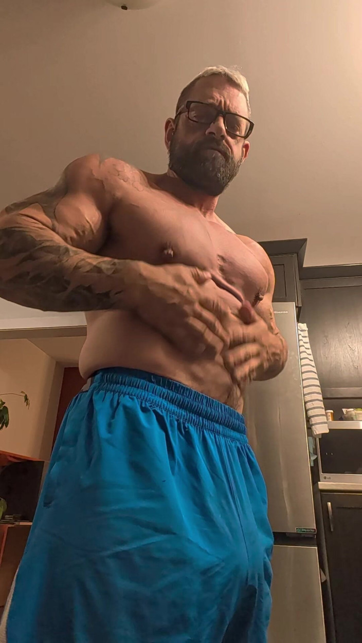 Bruiser Bearwood: Zralá po tělocvičně Flex