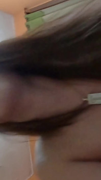 Le promoteur du club l’a emmené au motel le plus proche (POV)