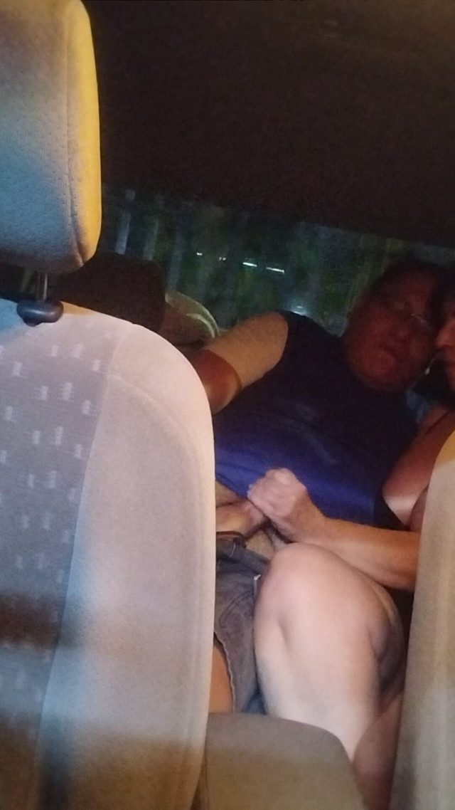 We Try to Make a Video in the Car and It Is Very Small (Mature couple Ve)