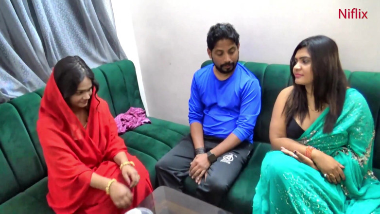 Anjalisingh_sexy: 一个男人去他家，和两个嫂子做爱。一次重口味3P。