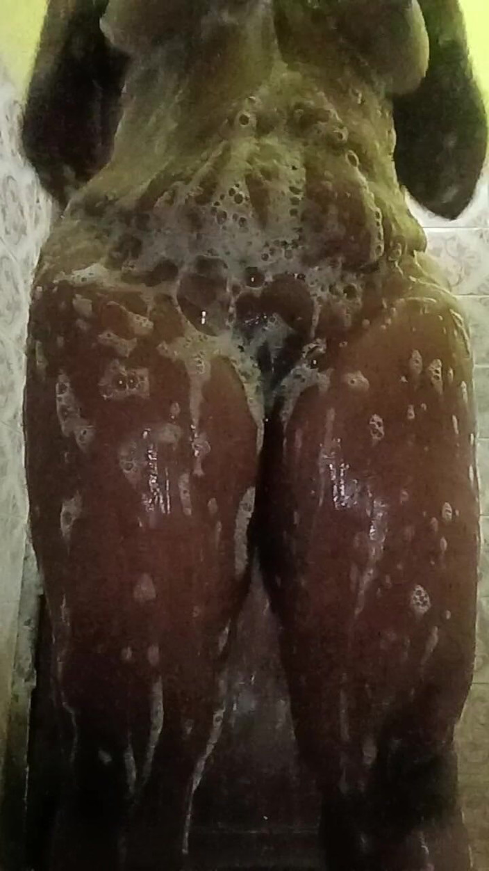 Reshma hot: Holení kundičky a horké koupání