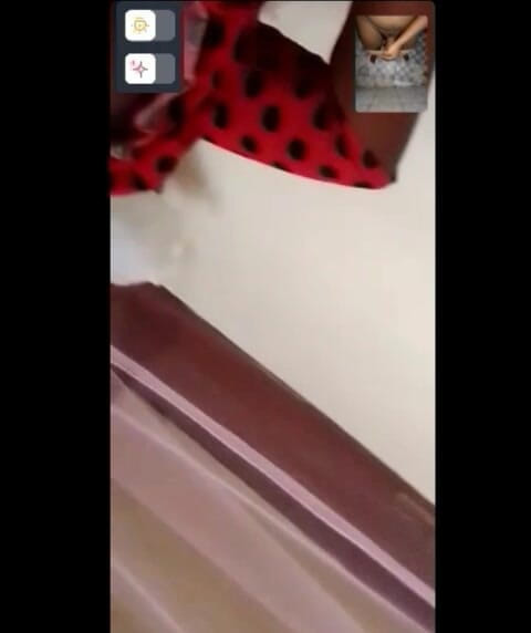 Me and my new slut: 欲火中烧的女孩与她的远距离情人相互手淫