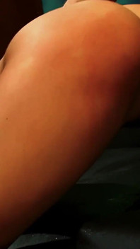 Prsatá Latina Charley Chase tvrdě stříká v intenzivním šukání