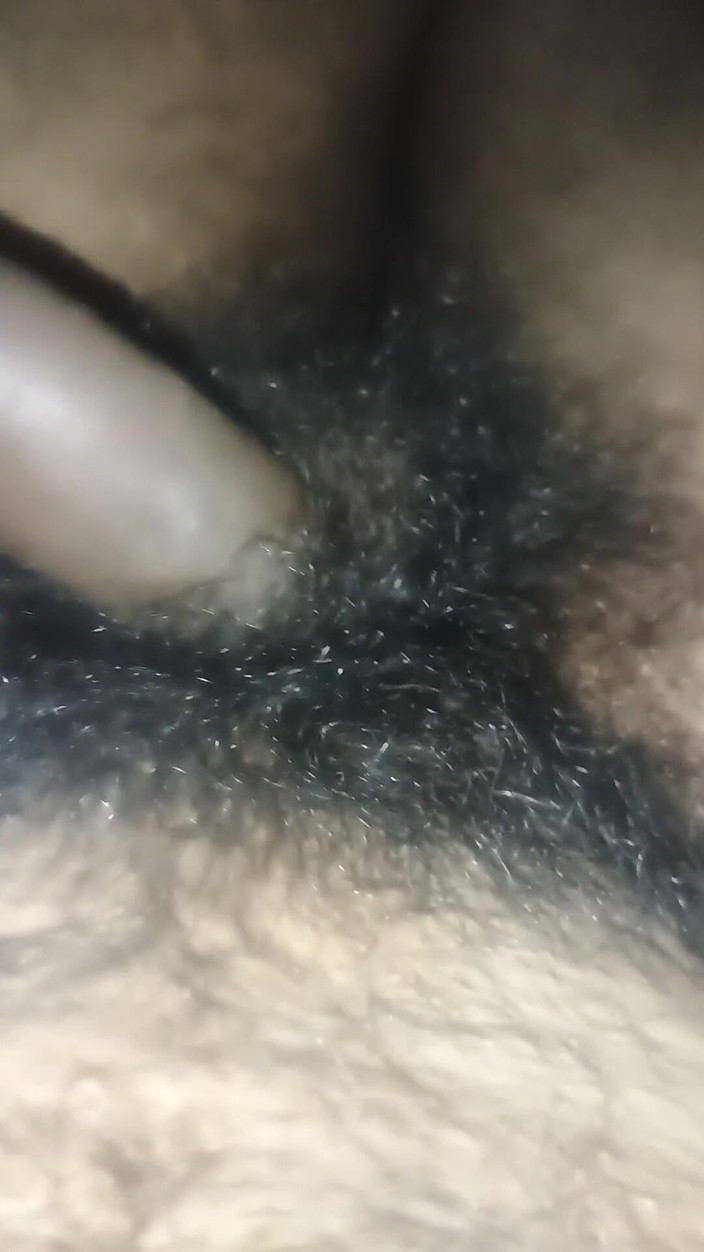 Hot_bobby: 一个德国饥渴的男孩掌握了他毛茸茸的大硬鸡巴