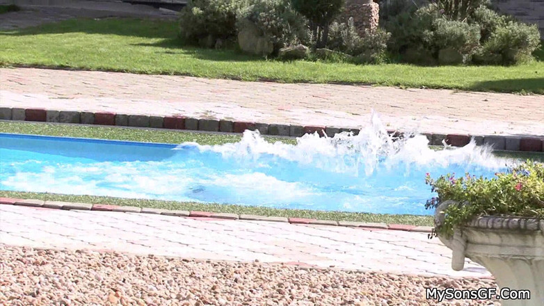My Sons GF: Ojczym stosuje krem do opalania i kutasa do GF pasierba