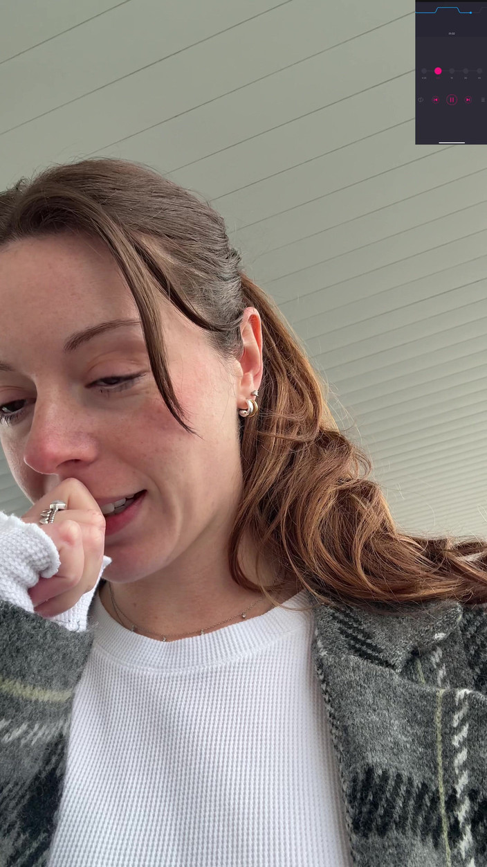 Nadia Foxx: Ben benzinimi pompalarken çok yüksek sesle boşalmamaya çalışıyorum