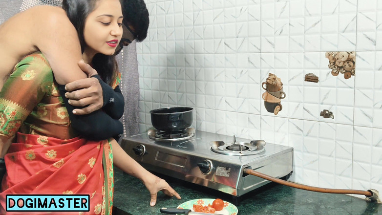 Dogimaster: Hintli ev hanımı seks arkasında büyük yarak ve erkek arkadaşıyla...